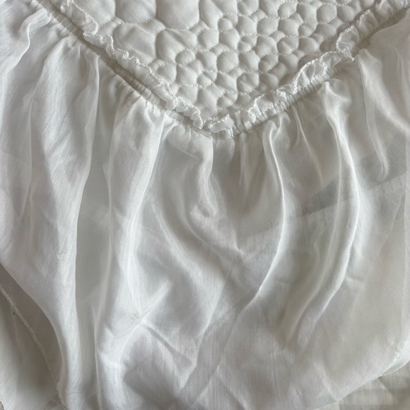 Vintage Quilt Ruffle Bedspread White Full Size Bed Ruffle Farmhouse Cottage Core - Picture 4 of 17